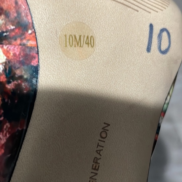 BCBGeneration Floral Close toe Heels - Picture 8 of 11